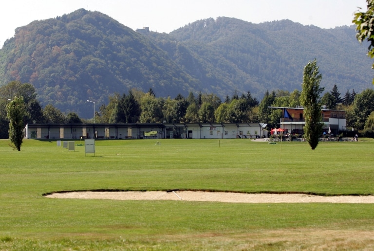 Blick auf das Clubhaus beim Golfclub Andritz