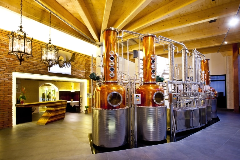 Kupferne Destillen der Brennerei Hochstrasser