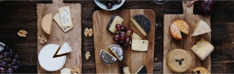 Ein Bild mit vielen verschiedenen Käsesorten