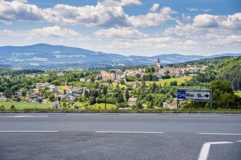 Blick auf Friedberg von der Hauptstraße aus gesehen