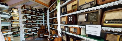 Alte Radiogeräte zwischen 1930 und 1940