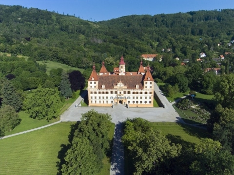 Luftaufnahme des Schloss Eggenberg