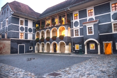 Innenhof der Fürstenfelder Pfeilburg