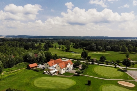 Luftaufnahme des Clubhauses Golfplatz Loipersdorf