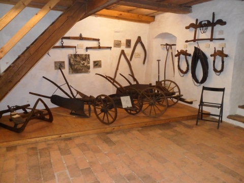 Historische Landwirtschafts-Geräte im Heimat Museum