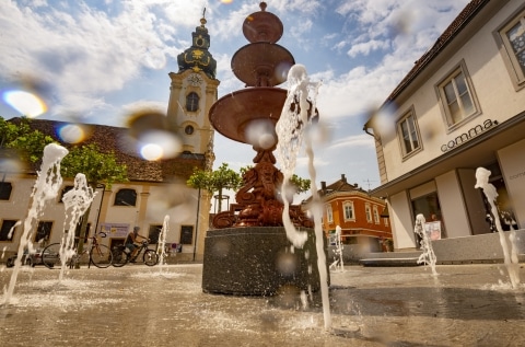 Der Springbrunnen im Zentrum der Altstadt von Hartberg