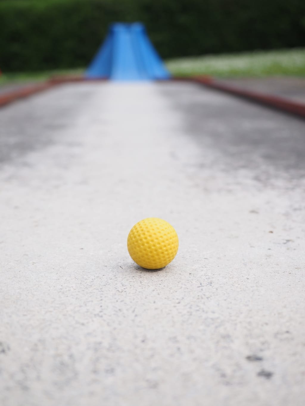 Ein Minigolfball