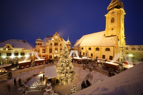 Hauptplatz Hartberg mit Weihnachtsbeleuchtung